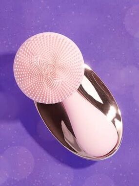 MONAT Electronic Exfolating Vibrating Facial Brush